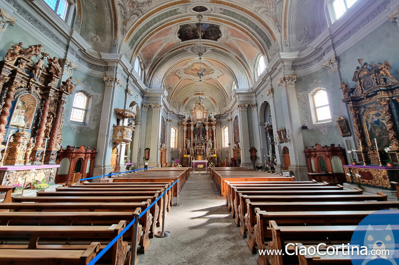 Photograph of the interior of the Basilica of Cortina d'Ampezzo