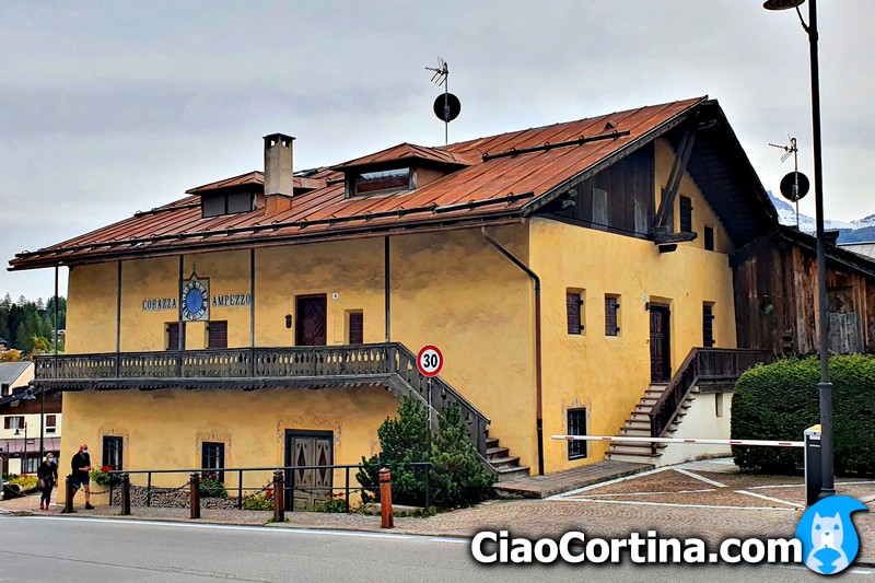 Casa Corazza di Cortina d'Ampezzo vista da Corso Italia