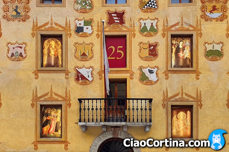 The advent calendar on the windows of Comun Vecio