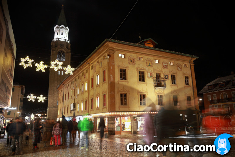 El Comun Vecio di Cortina ed il Corso Italia visti dal lato dell'hotel Posta