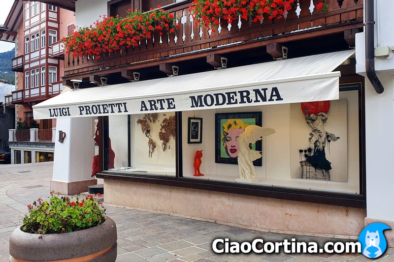 La galleria d'Arte Proietti in Corso Italia a Cortina