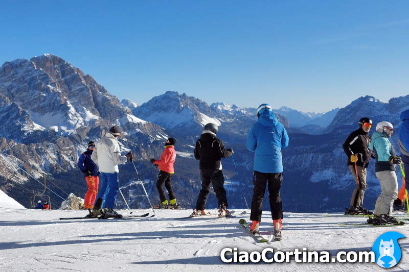 Group of people on skis in Cortina