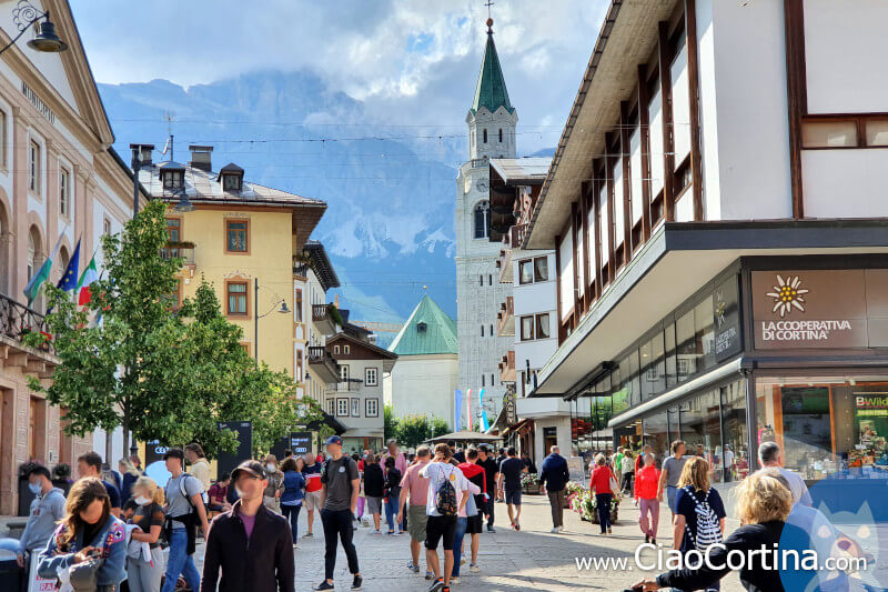 Tourists along the Corso in summer