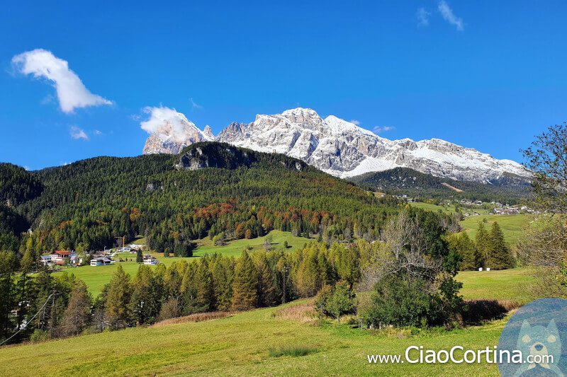 Un panorama di Cortina d'Ampezzo in Estate