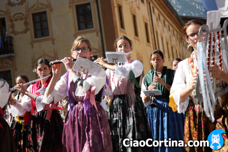 The female players of the Cortina Band.