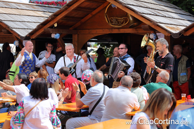 The kiosk at the Cortina Bands festival