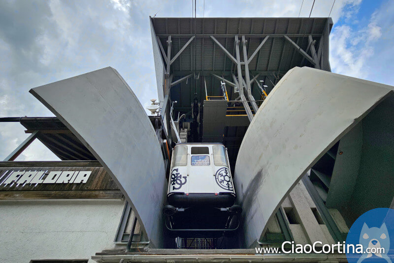 The cabin of the Faloria cable car in Cortina before the ascent