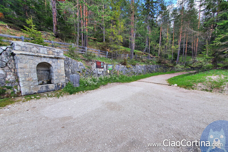 The starting point of the hike from Carbonin to the Plätzwiese hütte