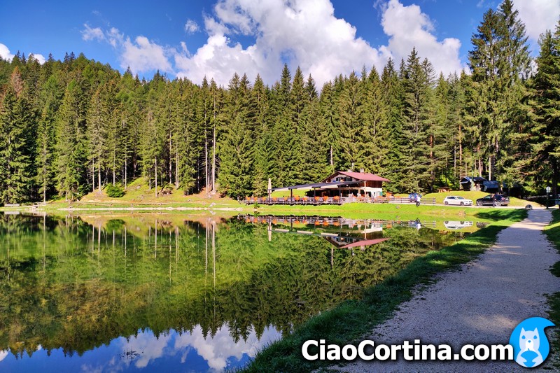 Lake Pianozes in Cortina d'Ampezzo with the restaurant of the same name