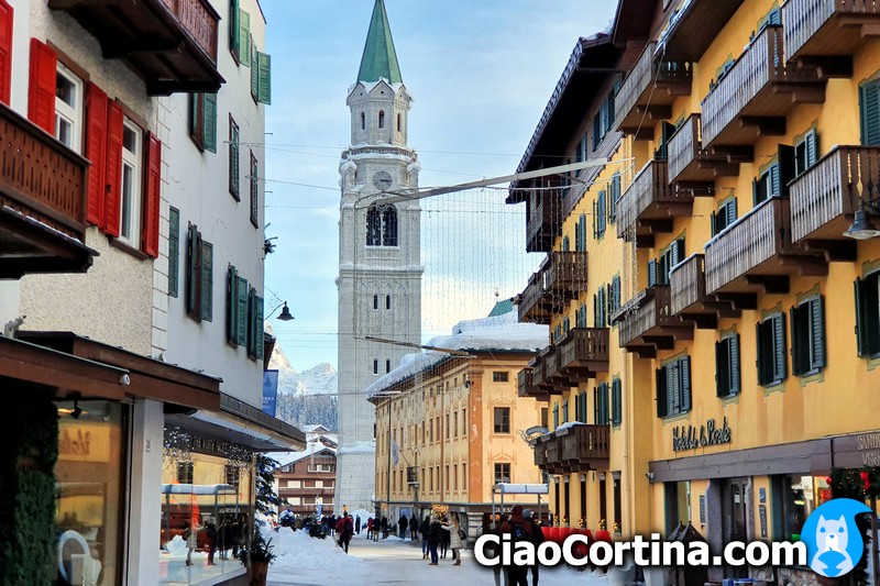 The bell tower of Cortina shows off itself in Corso Italia
