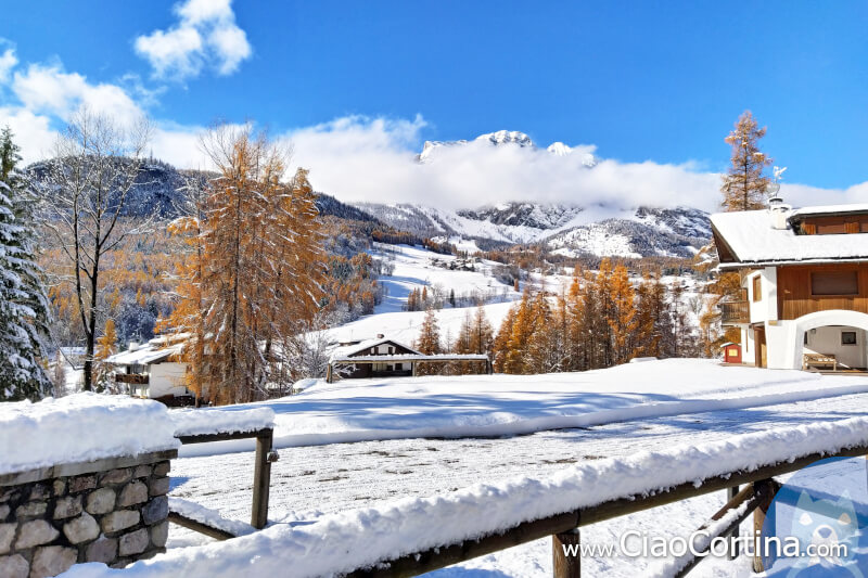 Nevicata a Cortina, con la Tofana sullo sfondo