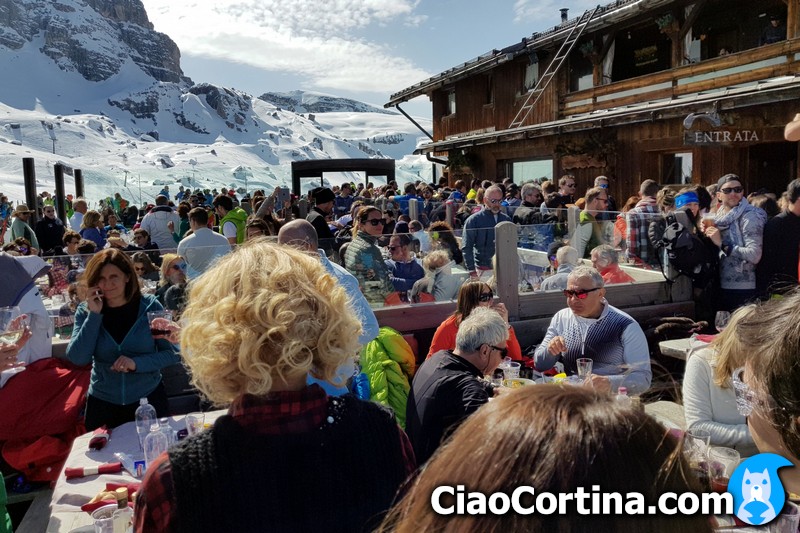 Photograph of a lunch at the Scoiattoli mountain lodge in Cortina