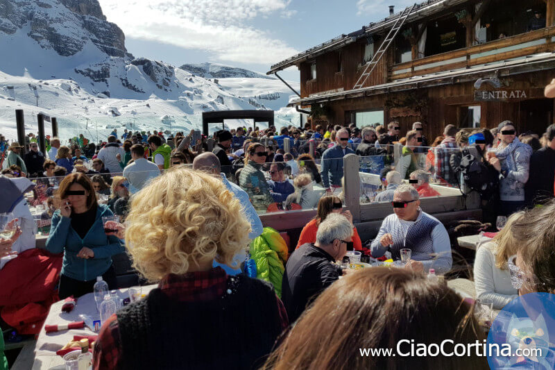 Photograph of a lunch at the Scoiattoli mountain lodge in Cortina