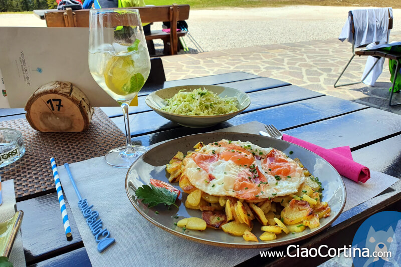 Un piatto da rifugio, uova e patate