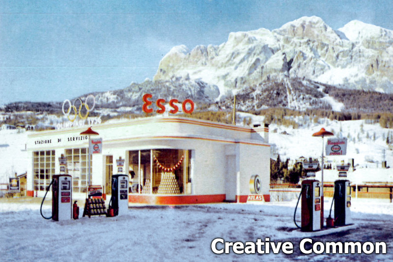 The Esso gas station in Cortina