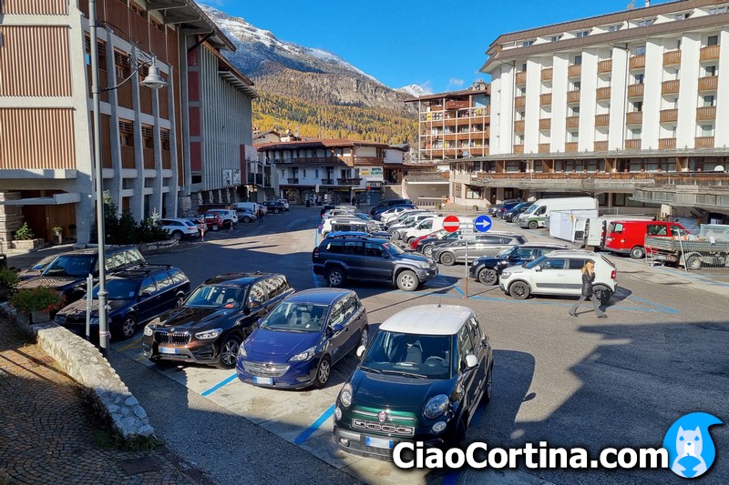 Parking at Largo delle Poste in Cortina