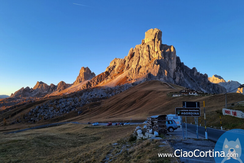 Alba sulla Gusella, la montagna più caratteristica del Passo Giau