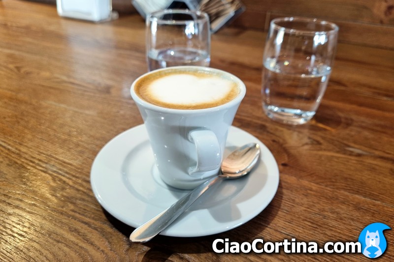 Un caffè in una pasticceria di Cortina
