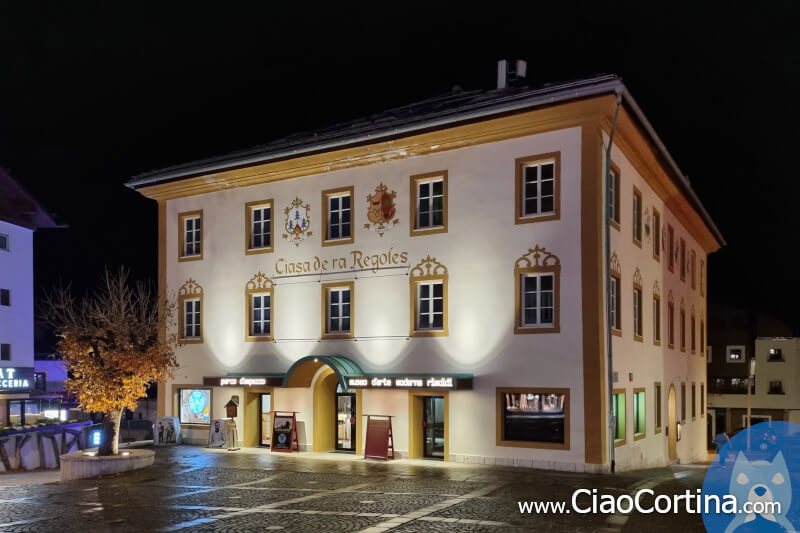 An overview of the Ciasa de ra Regoles and piazza Dibona in front