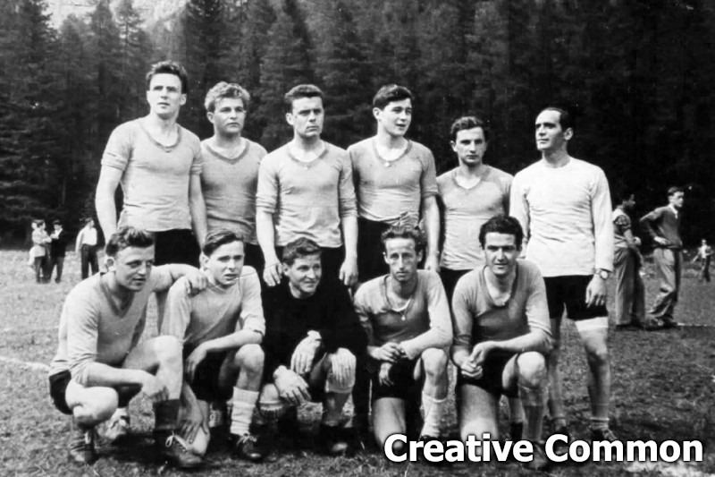 Squadra di calcio storica a Cortina
