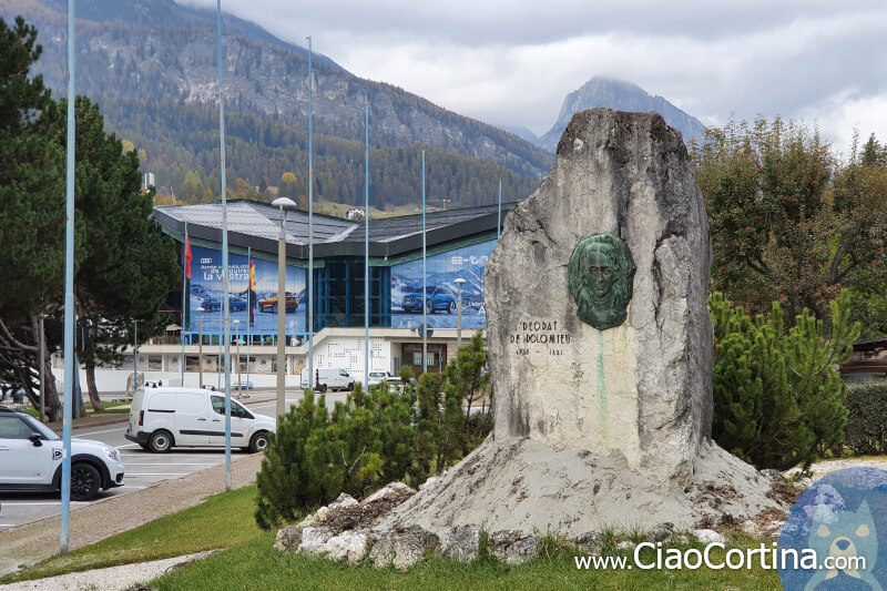 The monument named after Déodat de Dolomieu