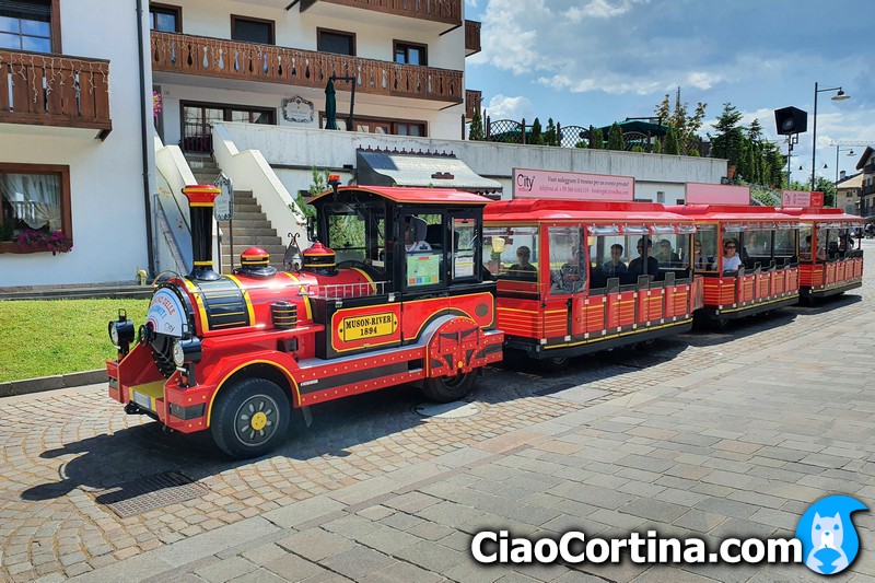 Passage of the red train in via del Castello, Cortina