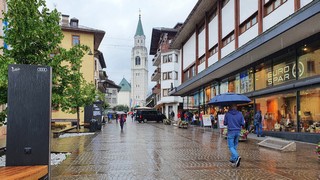 Cortina under the rain